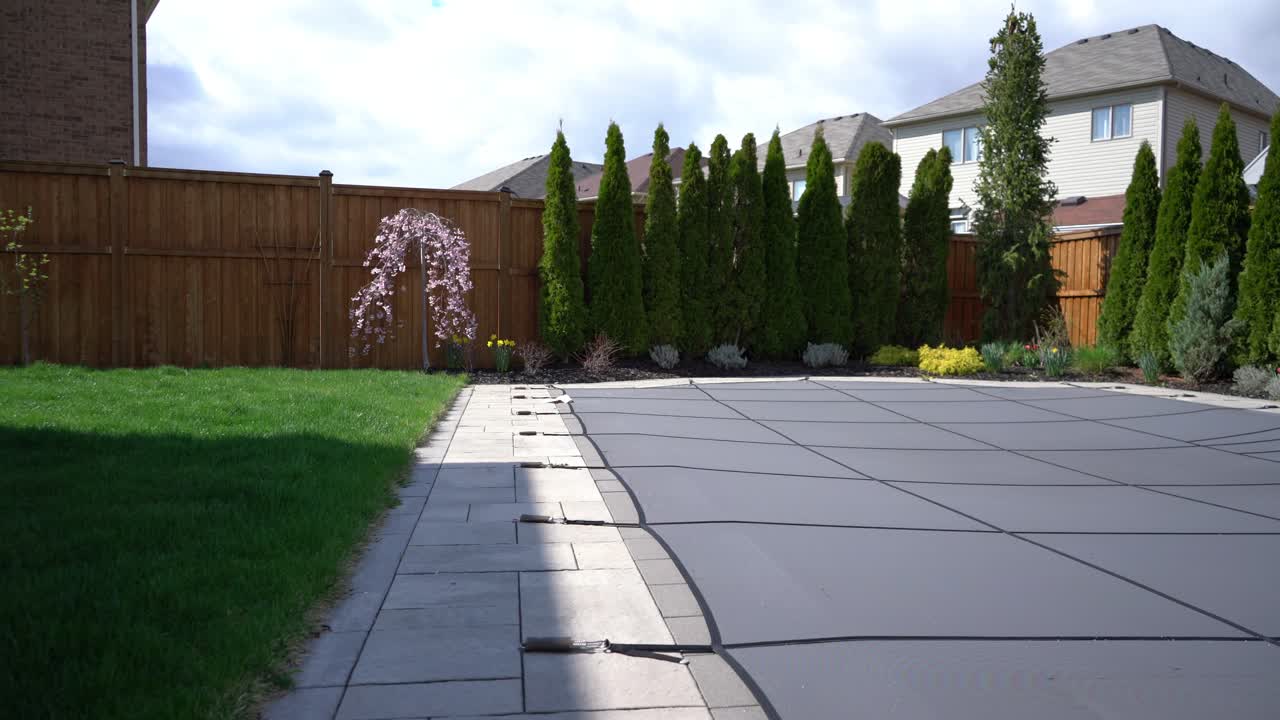 봄 중반에서 늦봄에 수영장 덮개가 있는 야외 수영장 - 1톤 코끼리 수영장 덮개 - 잎 필터