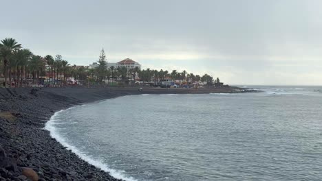 Felskieselsteinstrandküste-Auf-Teneriffa,-Südkanaren,-Spanien