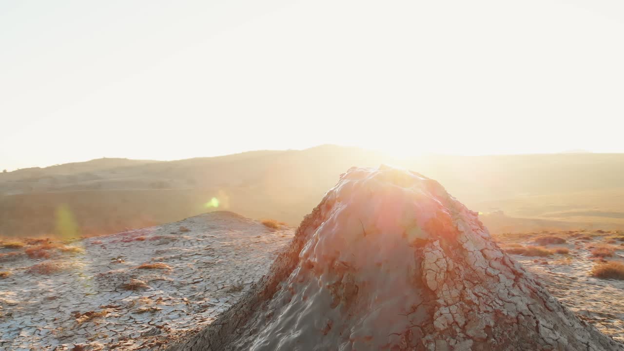 천연 진 화산과 은 배경의 가까운 순환 풍경. chachuna 관리 보호 구역 관광
