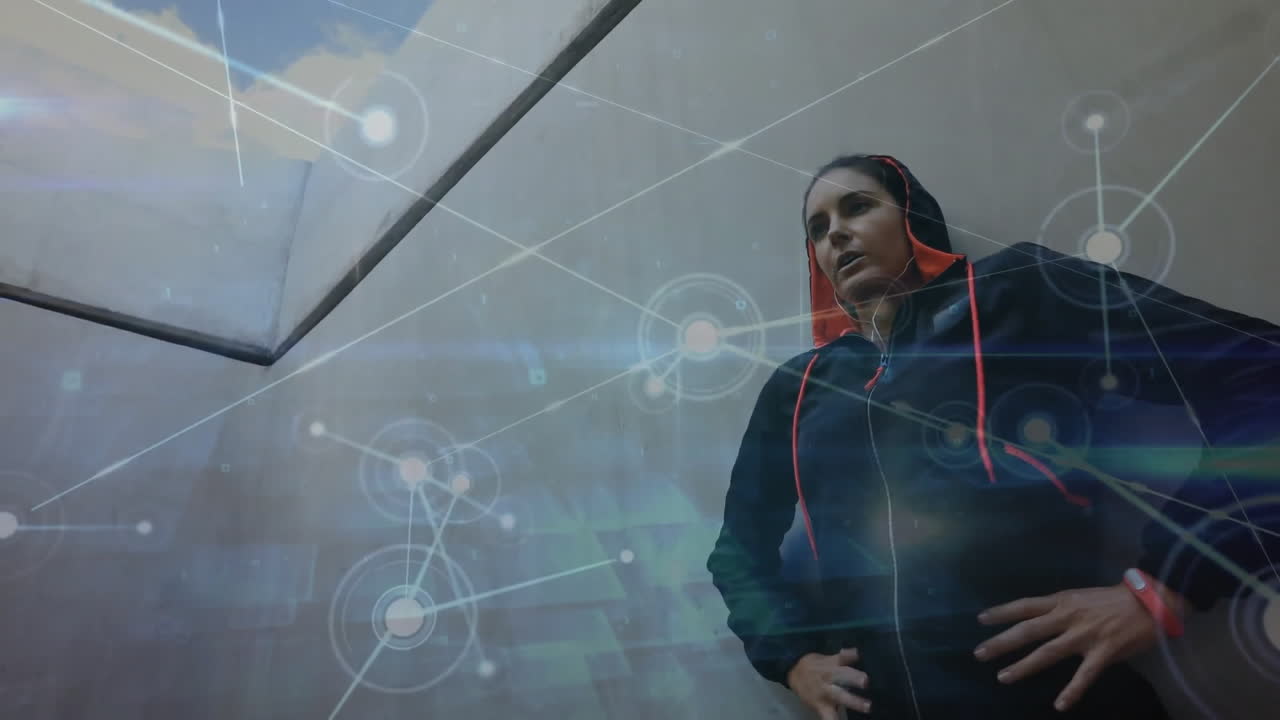 animación de la red de conexiones sobre la mujer caucásica corriendo