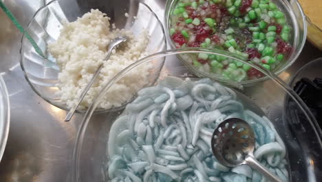 de arriba hacia abajo cerca de los ingredientes para la comida vietnamita en la ciudad de ho chi minh