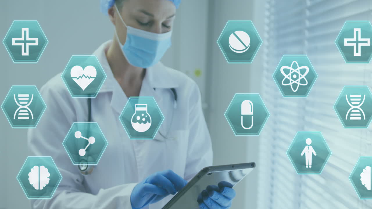 병원에서 태블릿을 사용하여 얼굴 마스크를 입은 여성 의사 위로 움직이는 파란색 의료 아이콘의 애니메이션