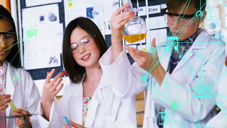 estudiantes con abrigos de laboratorio realizando experimentos con animación de datos científicos sobre ellos