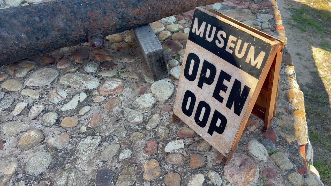 Open signage at a museum which could be used at any museum
As a B Roll shot.