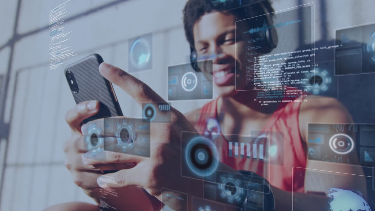 animación de pantallas digitales sobre un hombre biracial sonriente usando un teléfono inteligente