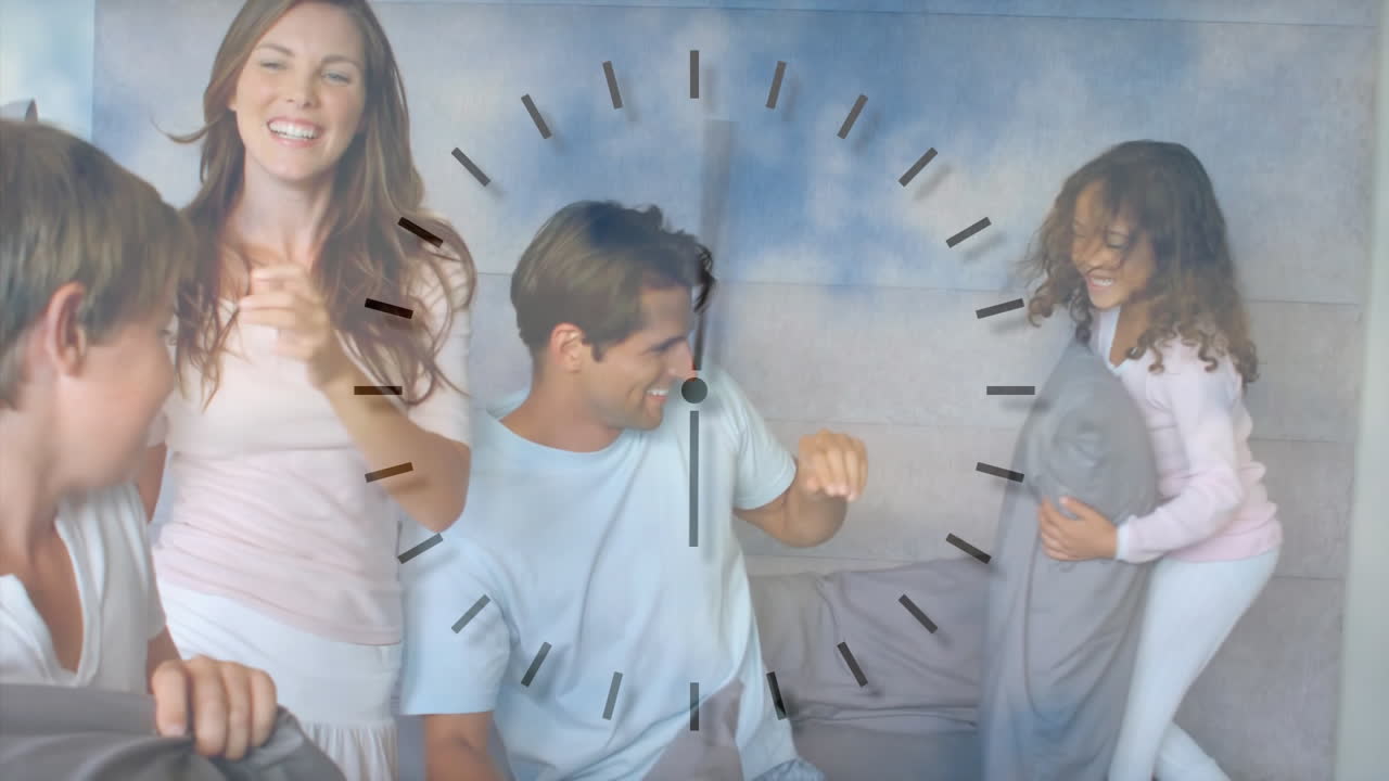 백인 부부 와 그 들 의 자녀 들 이 집 에서 재미 를 느끼고 있는 애니메이션