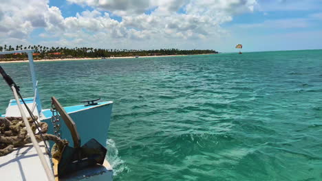 view-from-the-bow-of-a-boat-on-the-Caribbean-sea-with-blue-skies-and-puffy-clouds