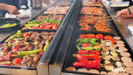 estación de comida a la parrilla turca