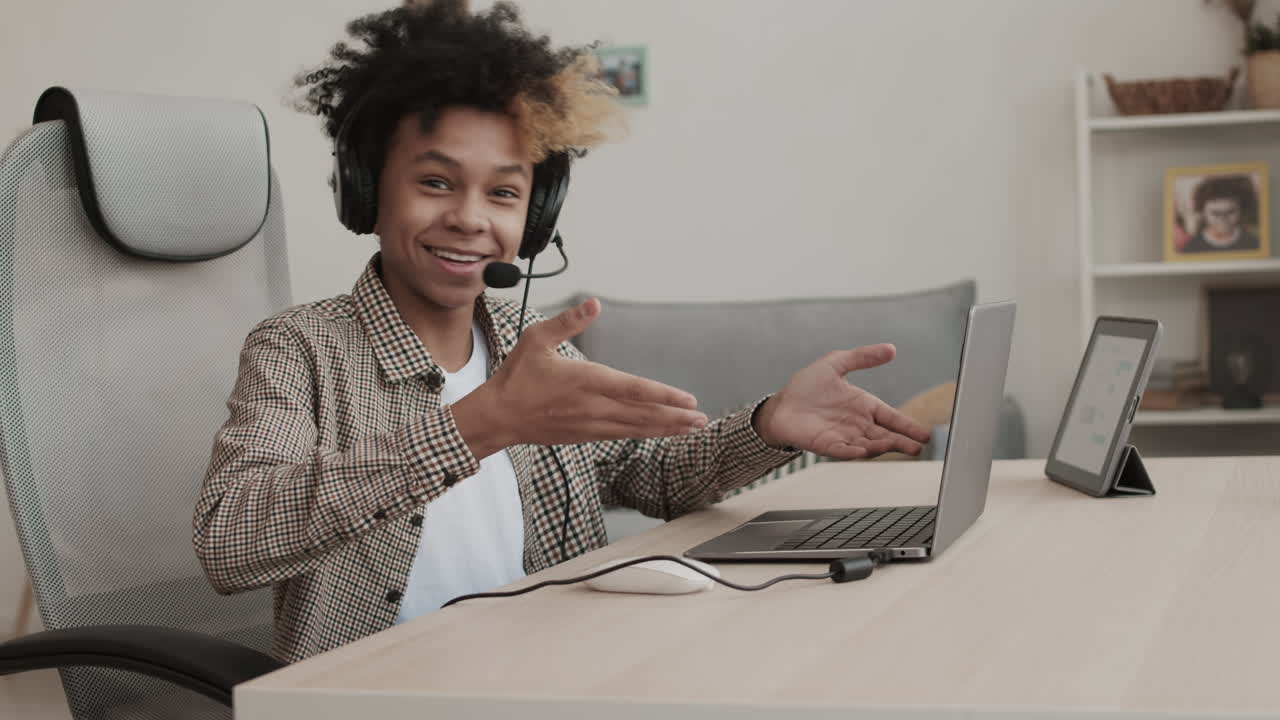 Streamer di videogiochi adolescente