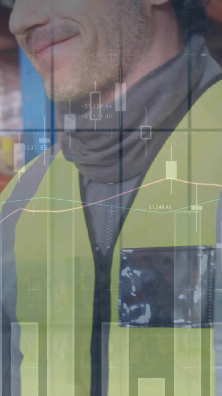 Animación de procesamiento de estadísticas y datos financieros sobre un hombre trabajando en un almacén