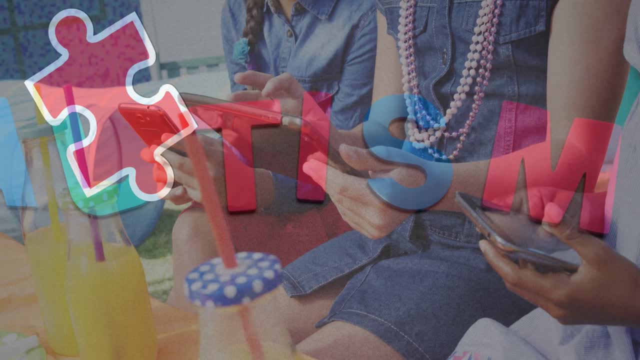 animación de piezas de rompecabezas coloridas y texto de autismo sobre amigos cantan teléfono inteligente y tableta