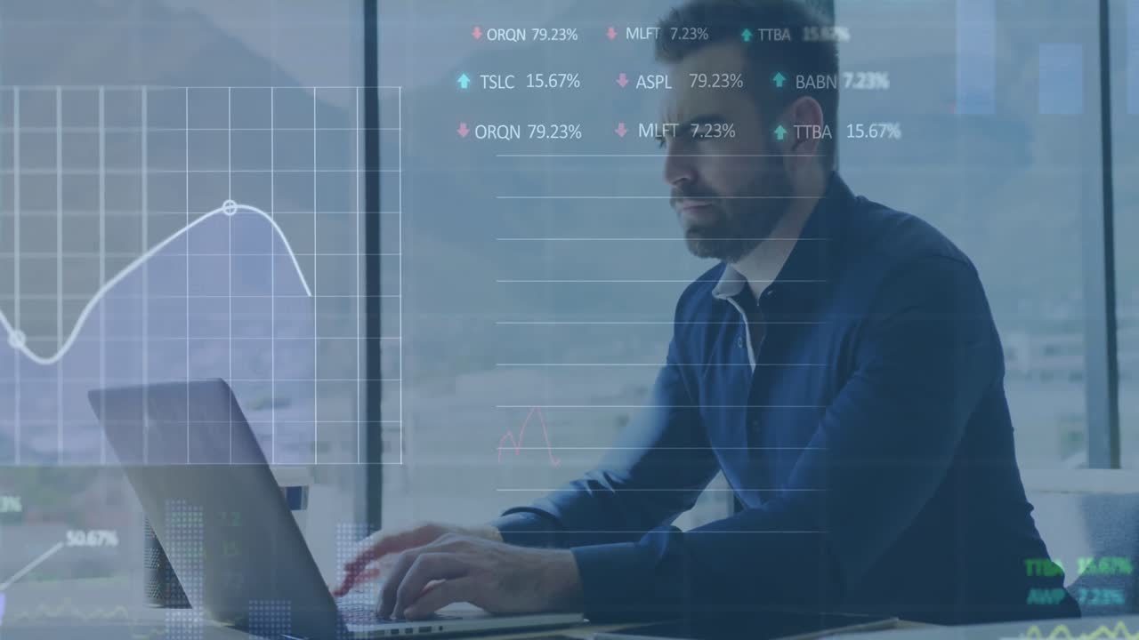 animazione di statistica, elaborazione dei dati del mercato azionario su un uomo bi-razziale che usa un laptop in ufficio
