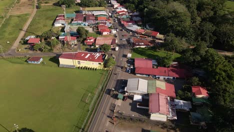 los ángeles de la fortuna en la provincia norteña de alajuela, costa rica, en una tarde soleada.