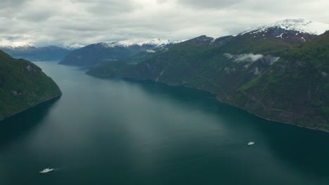 vista de storfjorden, cerca de eidsdal