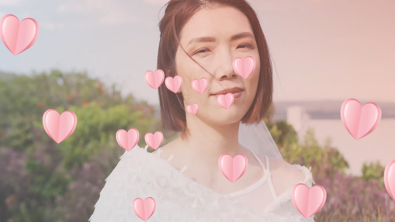 핑크 하트 애니메이션 여자가 야외에서 초록색을 배경으로