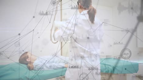 animación del procesamiento de datos sobre una doctora caucásica con un paciente