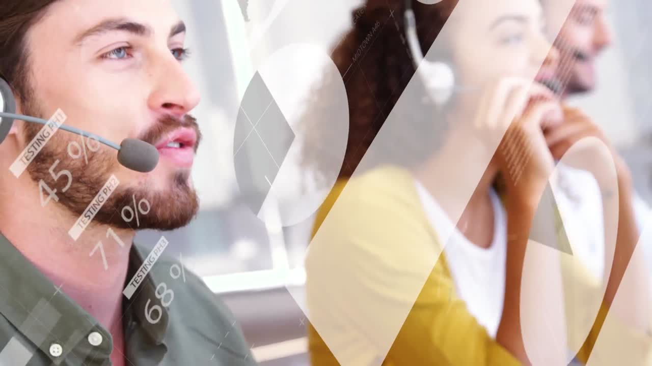 휴대폰 헤드 ⁇ 을 착용한 사업가들에 대한 통계 및 데이터 처리 애니메이션