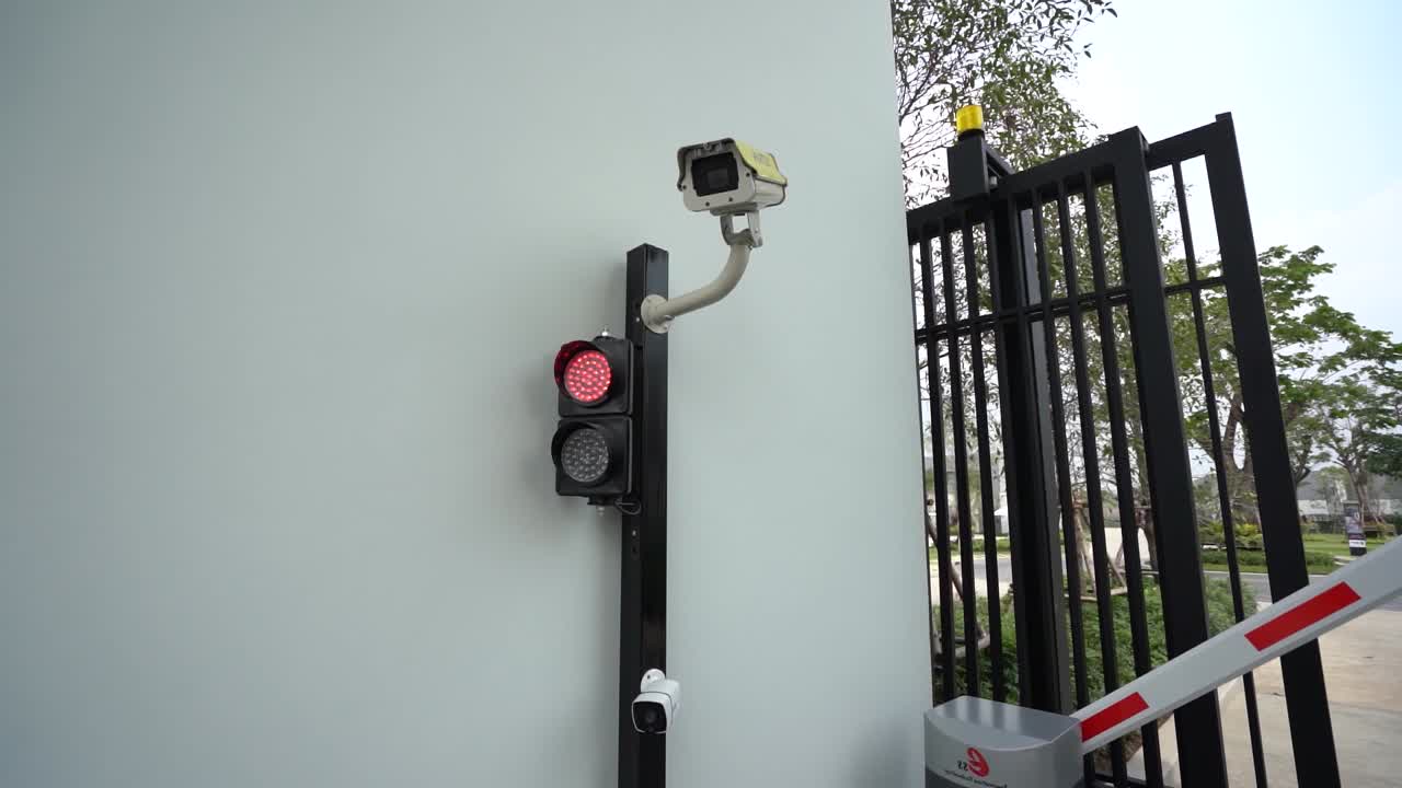 cancello di sicurezza automatico con cctv, medio