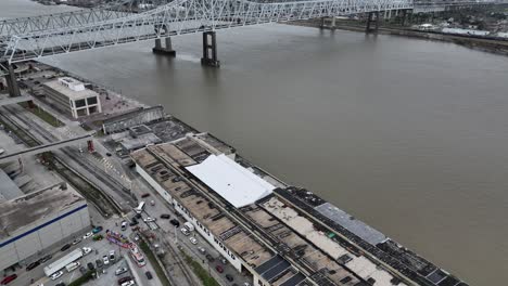revelación inversa del puente del río mississippi