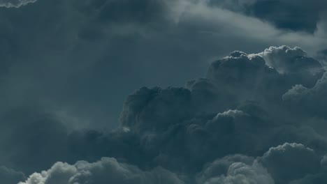 nubes oscuras se acercaron, lo que indica una tormenta eléctrica