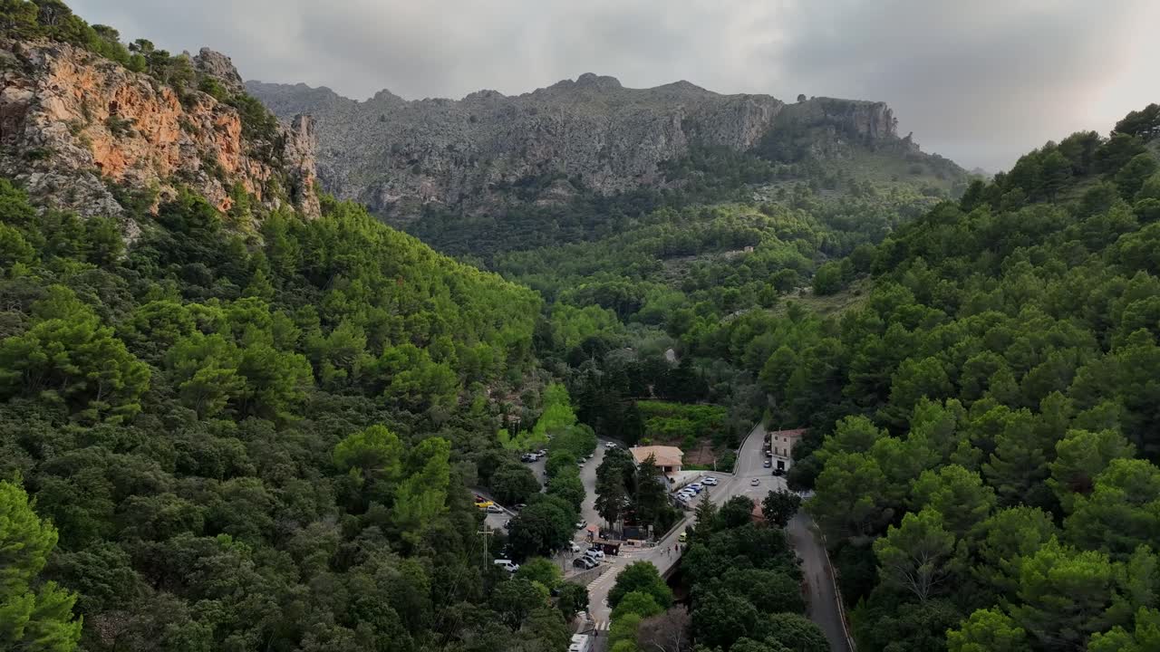 paisagem majestosa de vale de montanha