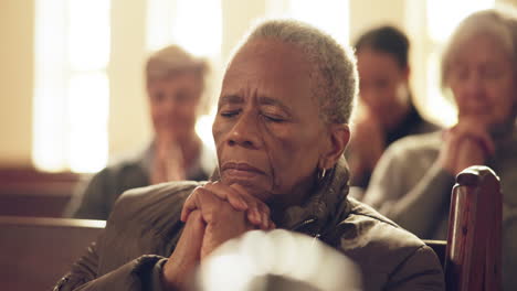 Elderly-African-woman,-praying