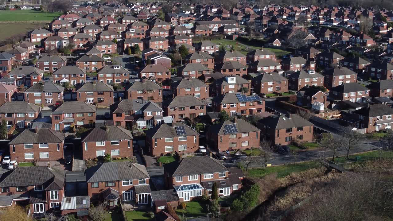 전형적인 교외 마을 주거 지역 리버풀 타운 하우스 옥상 조감도 확대