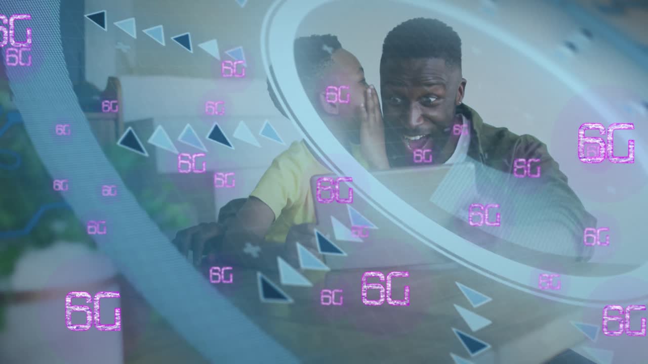 노트북을 사용하는 아프리카계 미국인 아버지와 아들 위의 스캔 범위의 애니메이션