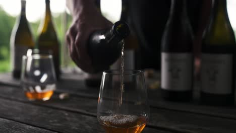 Pouring-out-wine-during-a-tasting