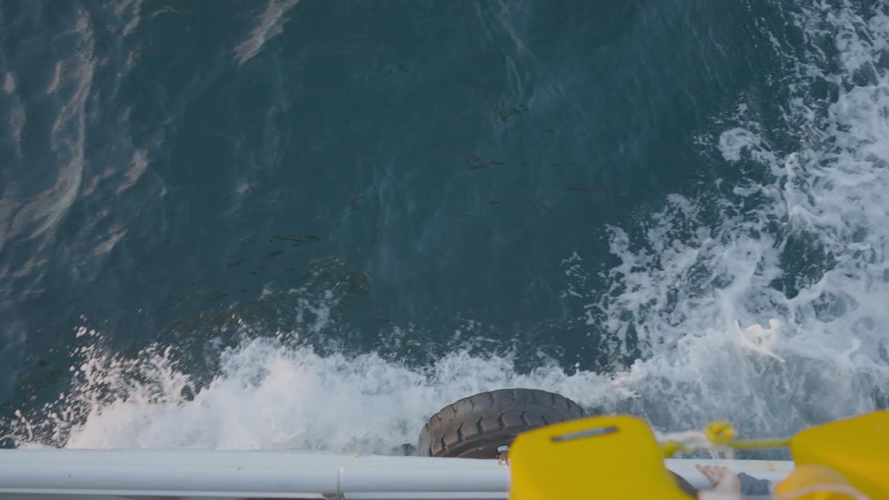 보트 웨이크와 스플래시