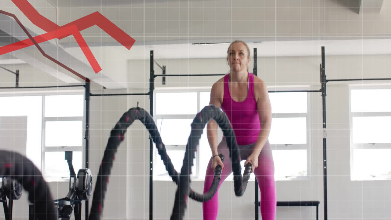 체육관에서 운동하는 백인 여성에 대한 다이어그램의 애니메이션