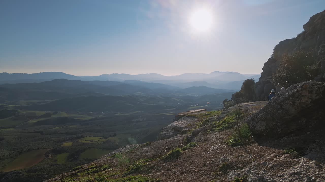 높은 산지에서 맑고 화창한 날