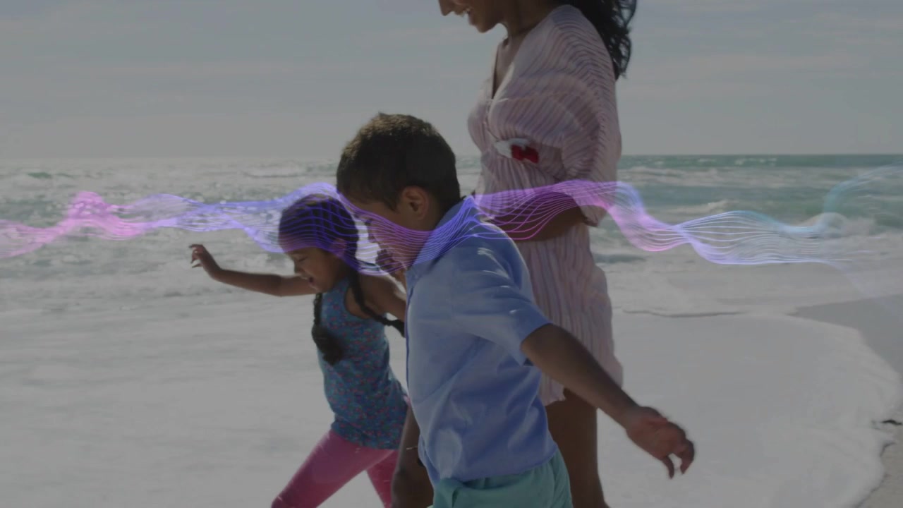 Donna che tiene per mano i bambini camminando lungo la riva, conducendoli verso le onde, con tracciamento dei busti tramite forma d'onda tecnologica