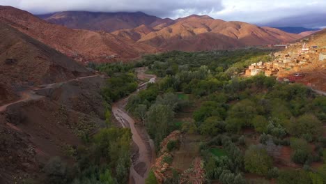 El-Encanto-Cautivador-De-Agadir,-Marruecos,-A-Través-De-Impresionantes-Imágenes-De-Drones-De-Viaje,-Que-Muestran-La-Vibrante-Cultura-De-La-Ciudad,-La-Impresionante-Costa