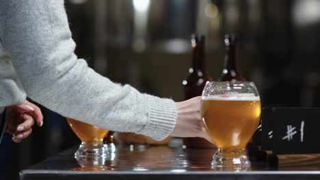 Woman-preparing-beer-tasting