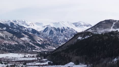 Paisaje-Nevado-De-Invierno-De-Altas-Montañas-En-Telluride,-Colorado