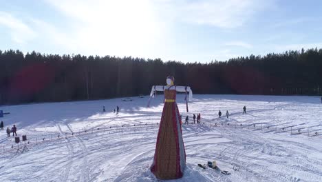 el festival de maslenitsa en un lago congelado