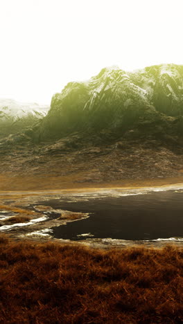 paisaje sereno de lagos de montaña