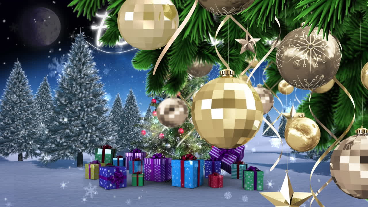 decoraciones de joyas en la rama del árbol de navidad contra la nieve que cae sobre el árbol de navidad y los regalos