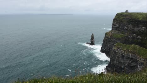 Borde-De-Los-Acantilados-De-Moher-Y-El-Océano-Atlántico-En-Irlanda.