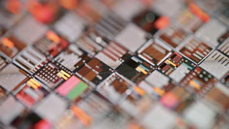 en electrónica, una oblea también llamada rebanada o sustrato es una fina rebanada de semiconductor, un silicio cristalino, utilizado para la fabricación de circuitos integrados