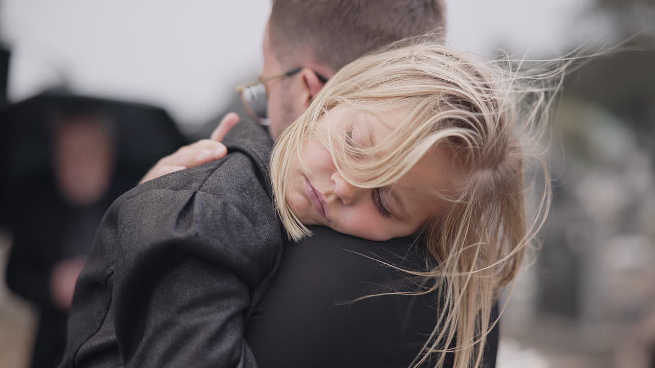 triste, la muerte y una hija con su padre