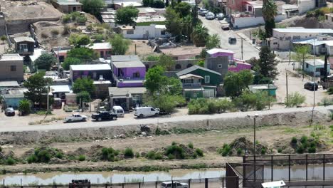 Border-Patrol-SUV-and-Humvee-Military-vehicle-sitting-next-to-wall-and-Rio-Grande-on-the-border-of-Mexico-and-United-States