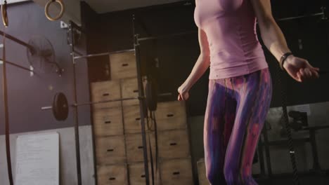 entrenamiento cruzado en un gimnasio