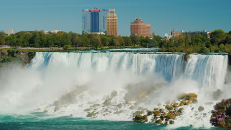 Gebäude-Mit-Blick-Auf-Die-Niagarafälle