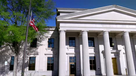 Gebäude-Des-Obersten-Gerichtshofs-Des-Bundesstaates-Arkansas-In-Little-Rock,-Arkansas-Mit-Gimbal-Video-Stall-Aus-Nächster-Nähe