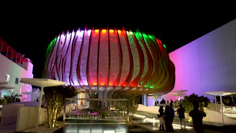 2020 스포 모빌리티 디스트릭트 (expo 2020 mobility district) 에 있는 오만 파빌리온 (oman pavilion) 은 지속 가능성과 미래 혁신에 관한 글로벌 이벤트입니다.