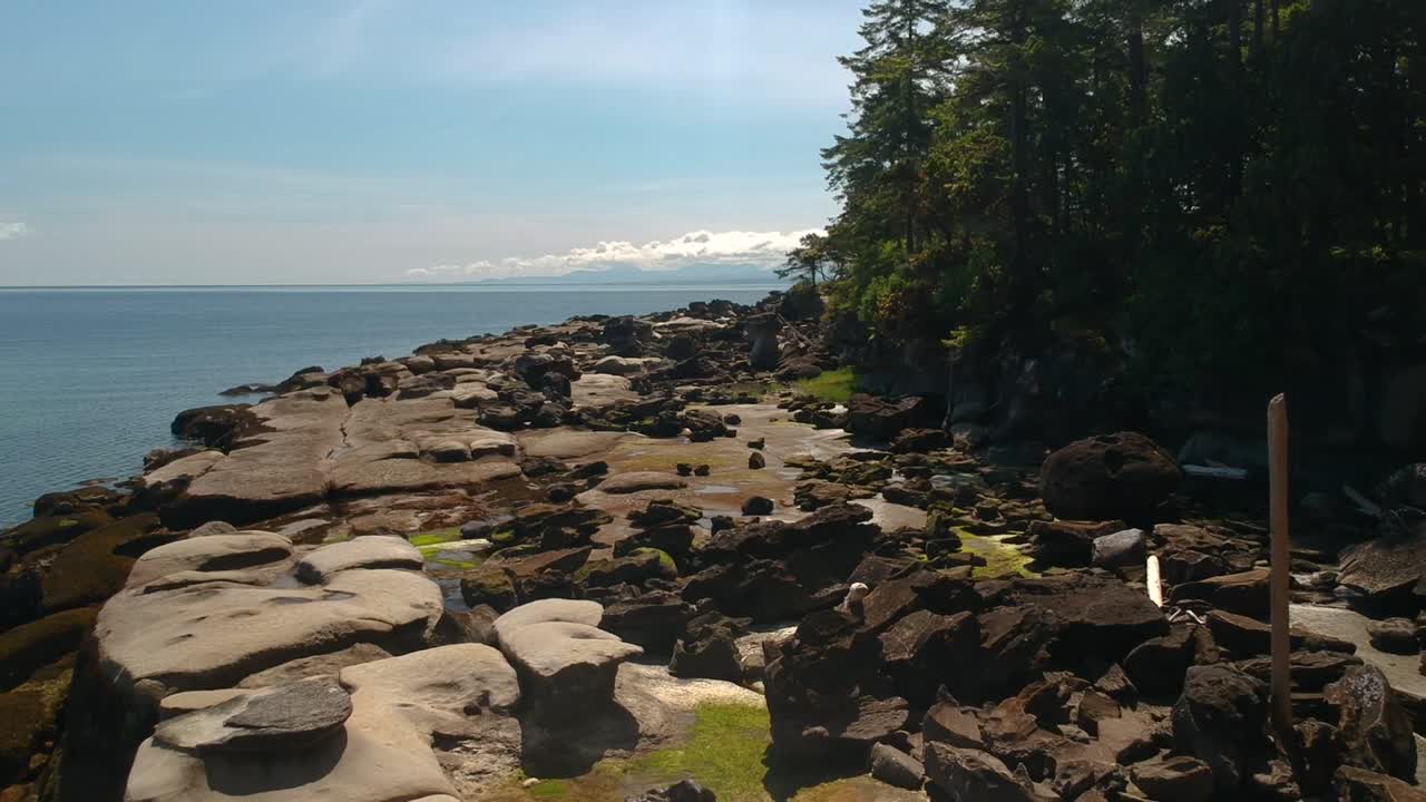 트리뷴 베이 공원 암석의 드론 샷