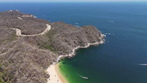 Organo-Bay,-Fast-Unberührt-Entlang-Der-Mexikanischen-Pazifikküste-In-Huatulco,-Oaxaca