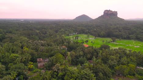 Sonnenuntergang-In-Sigiriya---Sri-Lanka